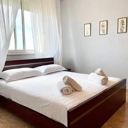 Ernest * Sarandë